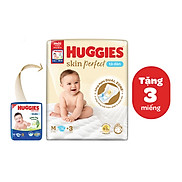 Tã bỉm dán sơ sinh Huggies Skin Perfect M 76+3 miếng với 2 vùng thấm giảm