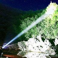 Đèn Pin Siêu Sáng P700 Chiếu Chống Nước Chống Va Đập Tầm Chiếu 300m thumbnail