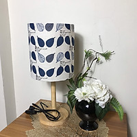 Đèn ngủ để bàn DB-E05 - LÁ BODHI XANH TÍM trang trí phòng ngủ cao cấp (kèm bóng), công tắc bật tắt, chóa vải canvas trang trí nhà cửa, chân gỗ tự nhiên