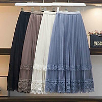 Chân váy xoè dáng dài viền ren hai tầng mặc được hai mặt, bên trong lót vải lụa mềm đẹp