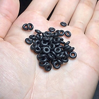 Chốt Chặn Cao Su Cao Cấp màu đen, kết hợp với vòng charm vô cùng tiện lợi