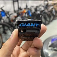 Đồng hồ đạp xe GIANT AXACT 6