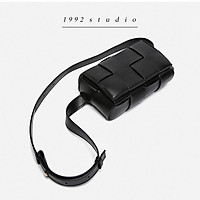 Túi xách bao tử unisex/ 1992 s t u d i o/ SMALL SQUARE BAG/ đeo chéo đeo hông, da đan, màu đen, size nhỏ