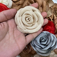 Tag hoa hồng nhỏ cài áo