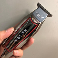 Tông đơ cắt tóc chấn viền KEMEI 032 nhỏ gọn có cữ