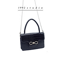 Túi xách nữ 1992 s t u d i o/ ANILY BAG/ màu đen da vân bóng phối nơ đính đá