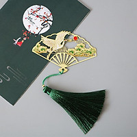 (Ngẫu nhiên) Bookmark quạt cổ trang kim loại mỏng xếp gắn tua rua khắc hình đẹp ver 2 tặng ảnh VCone