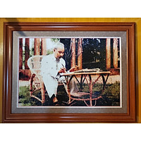 Bác Hồ ngồi ghế mây, bác Hồ ngồi viết di chúc -tranh thêu tay chữ thập-tct47