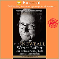 Sách - The Snowball: Warren Buffett and the Business of Life by Alice Schroeder (US edition, paperback)
