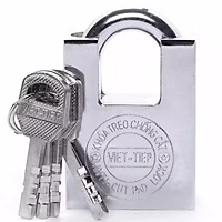 Ổ khóa cửa treo Việt Tiệp hợp kim chống cắt màu trắng 01402 / 01502 / 01602 được làm từ chất liệu hợp kim thép cao cấp, chống cắt và có độ bền cao, chịu nhiệt tốt