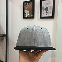 Mũ nón snapback màu xám lưỡi đen