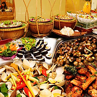 Buffet Trưa Gánh Palace 4* - Hải Sản 3 Miền Tại Phố Đi Bộ Nguyễn Huệ Không Phụ Thu Cuối Tuần