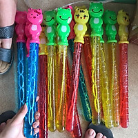 1 chuếc thổi bóng xà phòng to nhiều lỗ sắc màu ngộ nghĩnh