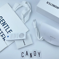 Hộp hãng GM trắng, đựng kính mát, có kèm túi xách, tặng kèm khi mua kính siêu cấp - Tiệm kính Candy