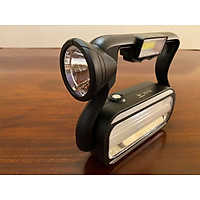Đèn pin sạc xách tay 4 in 1 (đèn pin, đèn dự phòng cúp điện, đèn rọi xa, sạc khẩn cấp cho điện thoại), có thể sạc bằng điện hoặc sạc bằng năng lượng mặt trời, có móc treo tiện lợi