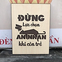 Tranh gỗ"Đừng lựa chọn an nhàn khi còn trẻ"
