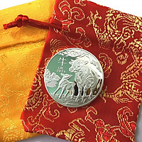 Xu lưu niệm của Úc hình con Trâu màu Bạc tặng kèm túi gấm, vật phẩm phong thủy cầu may mắn, sung túc, dùng trưng bày bàn sách, mang theo trong túi, làm quà tặng, tiền lì xì - SP005027
