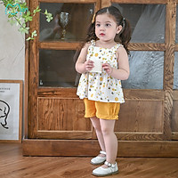 Set đồ bộ gồm áo hai dây đũi tằm hoạ tiết ong nhí màu trắng và quần vàng cho bé gái VL27