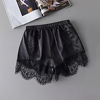 Quần mặc trong váy lụa satin chuẩn đẹp