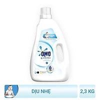 Chai nước giặt Omo dịu nhẹ bền màu 2.3kg