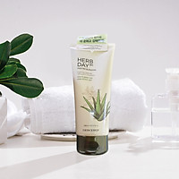 Sữa Rửa Mặt Nha Đam HERB DAY 365 MASTER BLENDING FOAMING CLEANSER 170ml