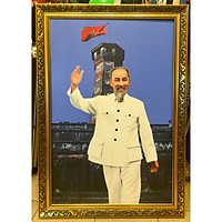Bác Hồ vẫy tay chào