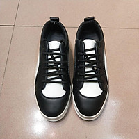 Giày thể thao nam hàm cá mập màu trắng đen lẻ size 38 39 41