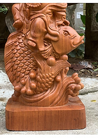 Tượng phật di lặc cưỡi cá chép được làm bằng gỗ hương đá kt 23×11×10cm