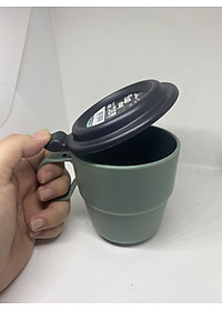 Cốc uống nước kèm nắp liền màu xanh nội địa Nhật Bản