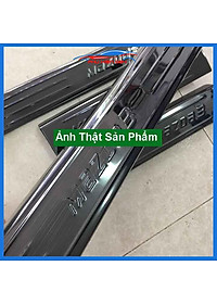 Ốp bậc cửa nẹp bước chân TITAN ô tô Mazda 3 2020-2021-2022 chống trầy bảo vệ xe