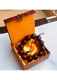 Set Vòng đeo tay Gỗ Sưa đỏ tự nhiên, kèm hộp đựng lót lụa