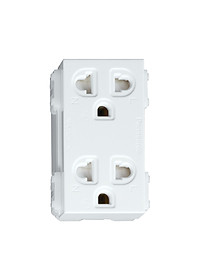 Ổ cắm đôi Panasonic WEV-1582SW dòng Wide, có màng che và dây nối đất - Hàng chính hãng