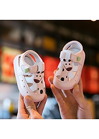 Giày sandal tập đi cho bé gái 0 - 18 tháng họa tiết hươu cao cổ dễ thương TD47