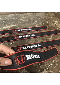 Bộ 4 miếng nẹp bước chân chống trơn trượt, trày xước xe ô tô, xe hơi cao cấp