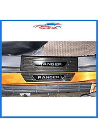 Bộ nẹp bước chân trong ngoài vân Cacbon xe Ranger 2016-2017-2018-2019-2020 chống trầy làm đẹp ô tô