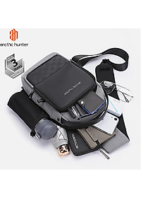 Balo đeo chéo một dây Arctic Hunter XB00105 chất liệu Oxford chống thấm nước, unisex nam nữ,trang bị cổng sạc USB