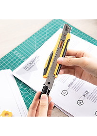 Dao Rọc Giấy Deli, Cao Su Mềm Kèm Hộp Lưỡi Dao, Loại 8 Lưỡi Tách Rời, Vàng - 1 Cái - E2068