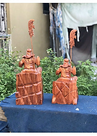 Tượng quan công đọc sách bằng gỗ hương đá kt cao 30cm