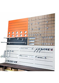 Giá trưng bày quả bóng đá cài tấm SMLIFE Slatwall