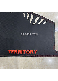 Thảm taplo da carbon xe Ford Territory 2022 2023 màu đen 3 lớp, có đế chống trượt, chống nắng nóng hiệu quả