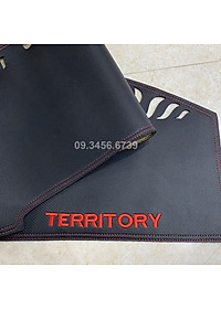 Thảm taplo da carbon xe Ford Territory 2022 2023 màu đen 3 lớp, có đế chống trượt, chống nắng nóng hiệu quả