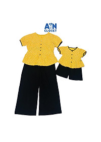Bộ quần áo lửng bé gái họa tiết hoa Chấm bi trắng nền vàng linen - AICDBGAP3CWO - AIN Closet