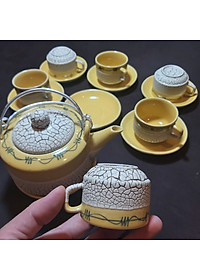 Bộ Ấm Uống trà Bát Tràng Cao Cấp mẫu TRỤ TRÒN có chân đế – Bình trà Hoa văn nổi sần kiểu ĐẤT NẺ cực đẹp – Màu Vàng Gold - 1 ấm, 6 ly, 7 dĩa – Chân Đế Ngăn va chạm mặt bàn, chống bám nước
