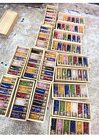 Set 06 lọ đá Thạch Anh vụn thiên nhiên gồm 06 màu khác nhau kèm hộp gỗ