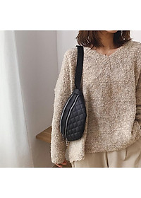 Túi Đeo Chéo Bao Tử Da Hàn Quốc Nữ Thêu Chỉ Nổi Hình Quả Trám Đen