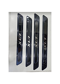 Ốp Bậc Dành Cho Xe Suzuki XL7, XL-7 2020 2021 Mẫu TiTan Tặng Kèm Keo Tăng Dính