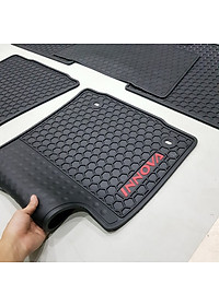 Thảm sàn, lót sàn cao su không mùi Cao cấp dành cho xe Toyota Innova 2016-2019