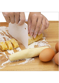 Dụng Cụ Cắt Và Vét Bột Làm Bánh Nhựa
