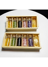 Set 06 lọ đá Thạch Anh vụn thiên nhiên gồm 06 màu khác nhau kèm hộp gỗ