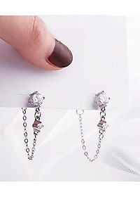 Bông tai đá kiểu dáng cá tính - vành tai tone trắng.